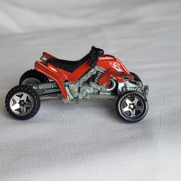 2002 Hot Wheels Sand Stinger - Picture 1 of 6